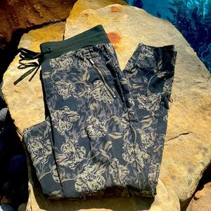 Athleta Trekkie North Printed Jogger
